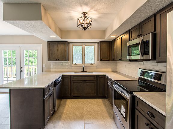 2nd image of 2401 Rivermont Dr