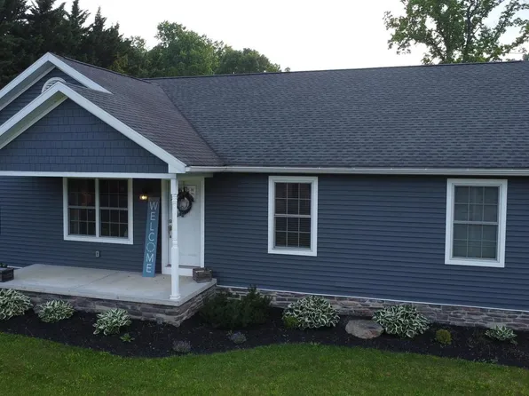 8 Orchard Dr, Hanover, PA 17331