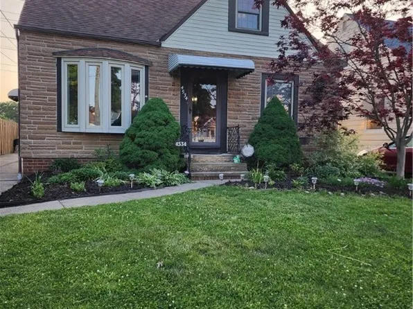 4534 Outlook Dr, Brooklyn, OH 44144