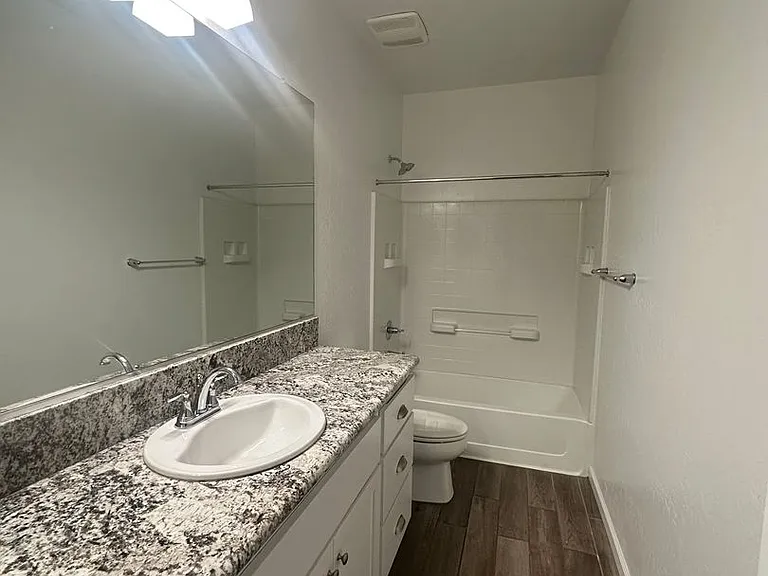 1620 W Porter Ave — Photo 20
