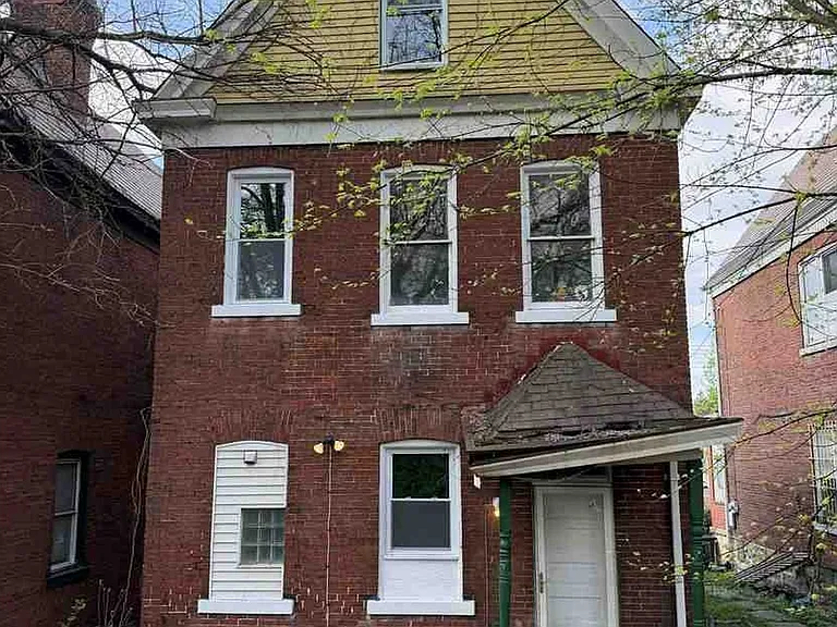 757 Franklin Ave — Photo 16