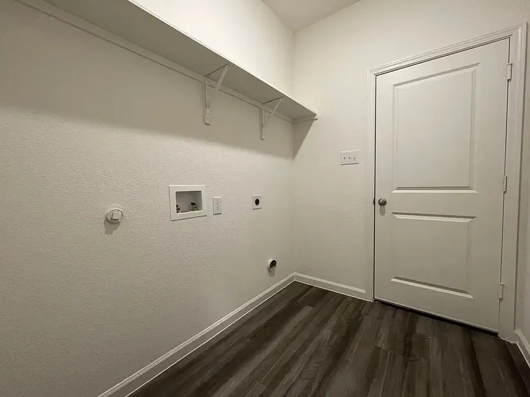 716 Wellington Dr — Photo 12