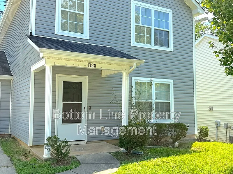 3 bed, 2.5 bath, 1496 sqft, $1,895 — Photo 2