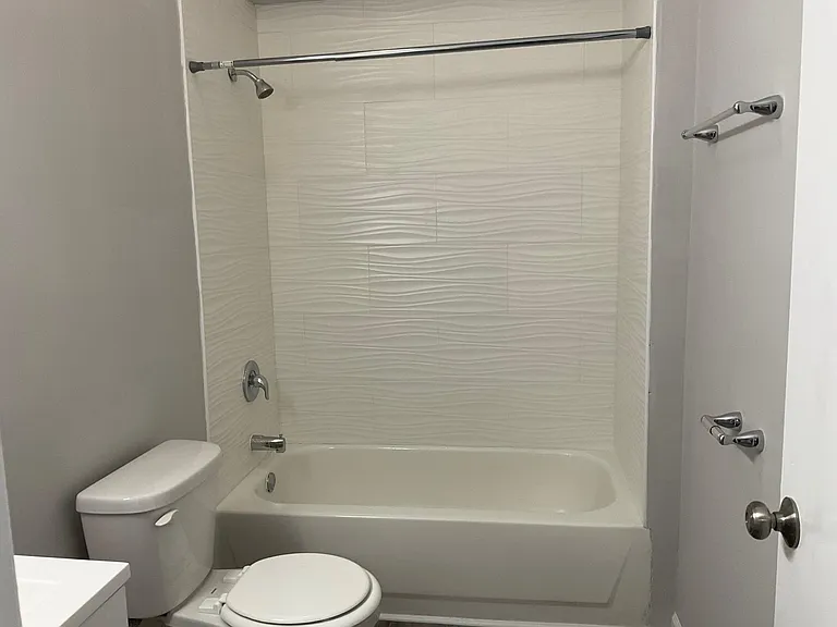 6209 S Greenwood Ave #203 — Photo 9