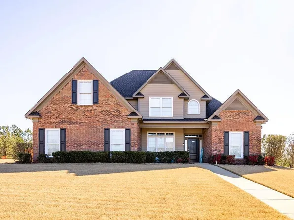 888 Sun Wood Dr, Smiths Station, AL 36877