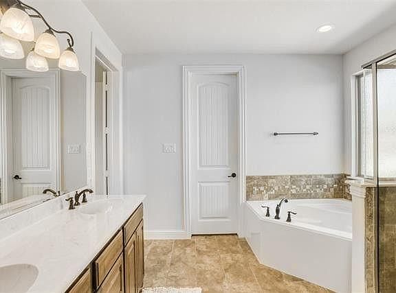 5th image of 5126 Crestwater Dr