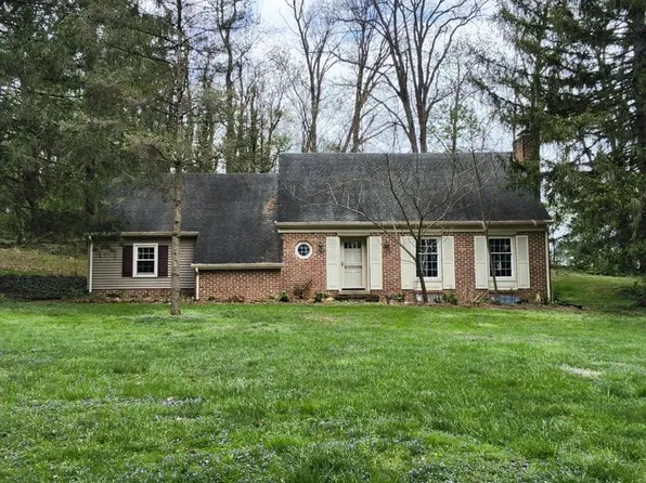 372 Burnt House Rd, Carlisle, PA 17015