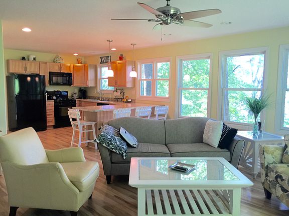 3rd image of 968 E Gatesworth Dr