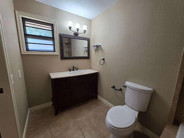 1806 SE Lawrence St — Photo 16