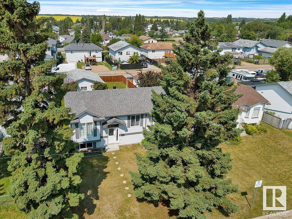 home　7/2/5 The Corners - 7218 - 7288 188 St Clayton Cloverdale