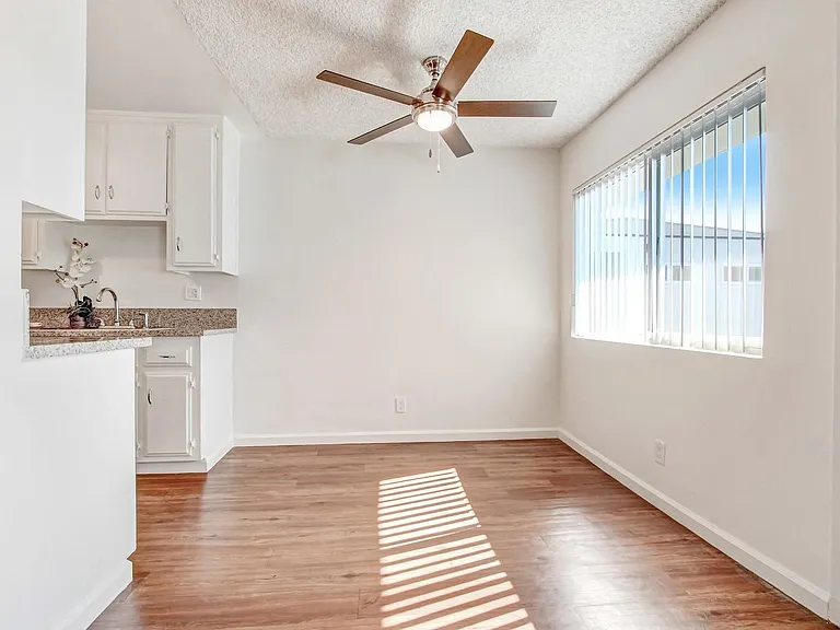 Woodman Apartments — Photo 52