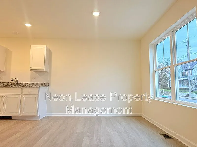 3 bed, 2.0 bath, $2,000 — Photo 4