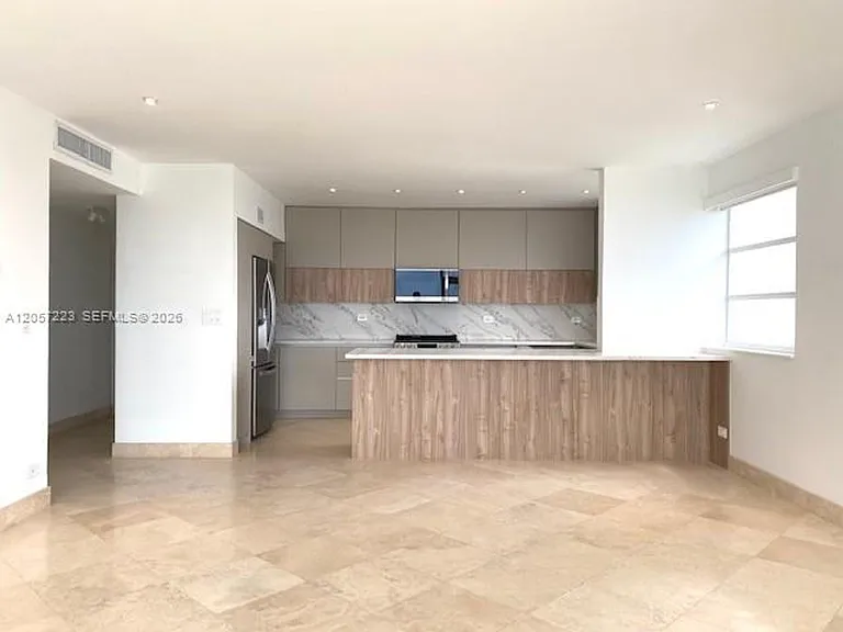 1408 Brickell Bay Dr #CU-1009 — Photo 1