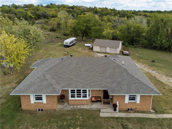 7001 S Hillside School Rd, Oak Grove, MO 64075