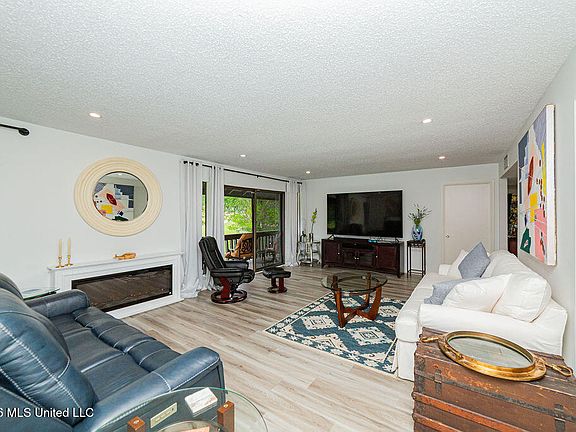 4th image of 248 Lanai Vlg Building M