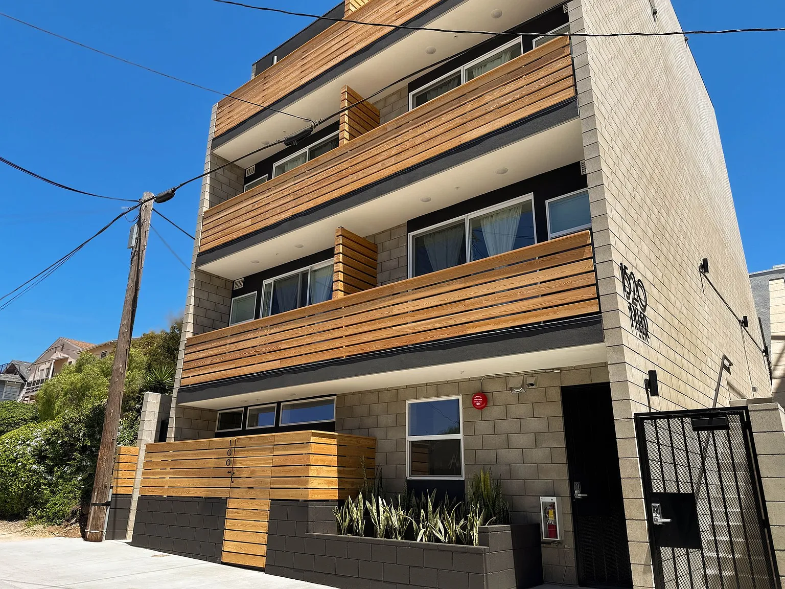 1520 Tyler House — Photo 1