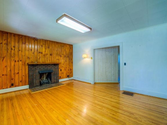 4th image of 119 Narragansette Ave