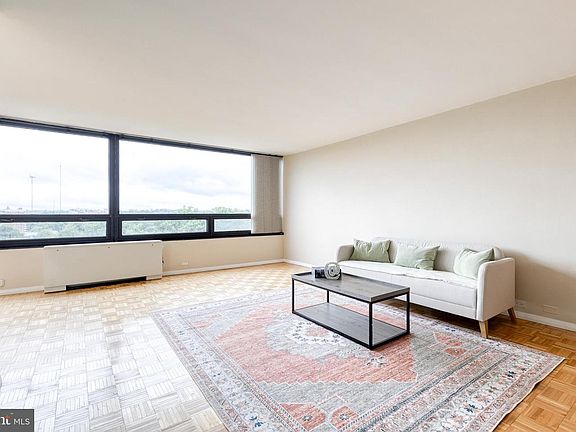 4th image of 4000 N Charles St Unit 903