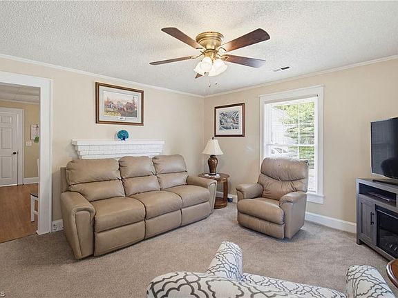 5th image of 609 Dobson St