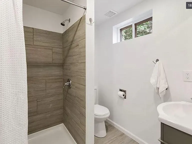 715 Terry Ave — Photo 4