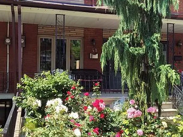 48 Ulster St, Toronto, ON M5S 1E3