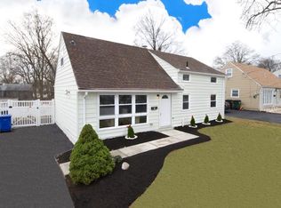 16 W Iselin Pkwy, Iselin, NJ 08830