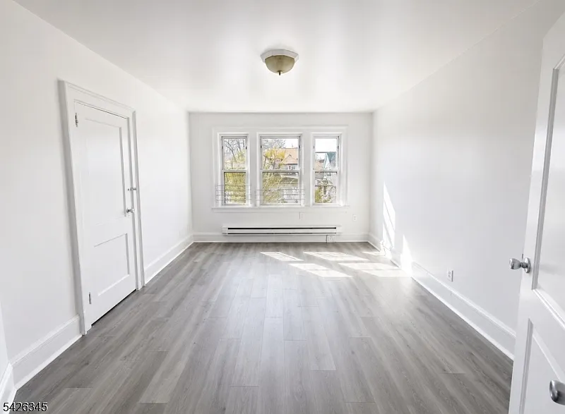2 bed, 1.0 bath, $1,850 — Photo 2