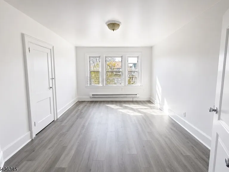 44 Treacy Ave #3 — Photo 2