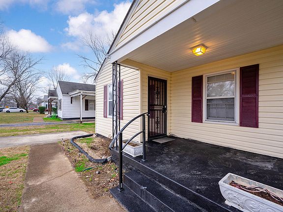 4th image of 4914 Carolyn Ln