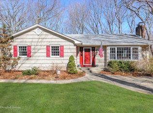 23 Walnut Pl, Huntington, NY 11743