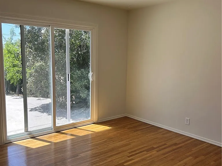 12312 Navy St — Photo 11