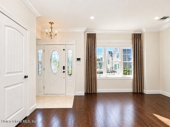 3rd image of 117 Santa Monica Ln