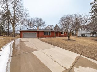 960 Manor Ct, Hastings, MN 55033