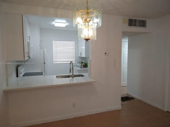 5111 W Oakland Park Blvd #110, Lauderdale Lakes, FL 33313