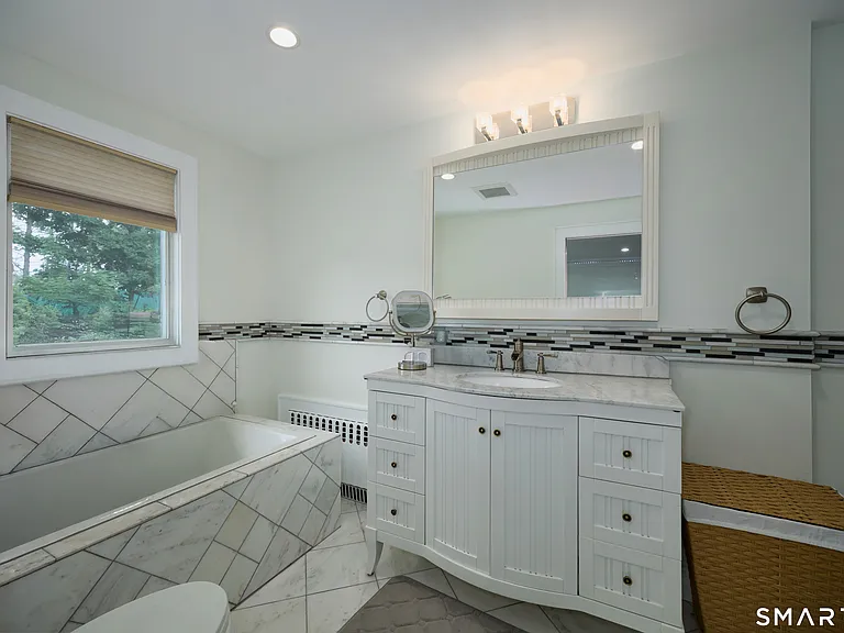 1374 Huntington Tpke — Photo 15