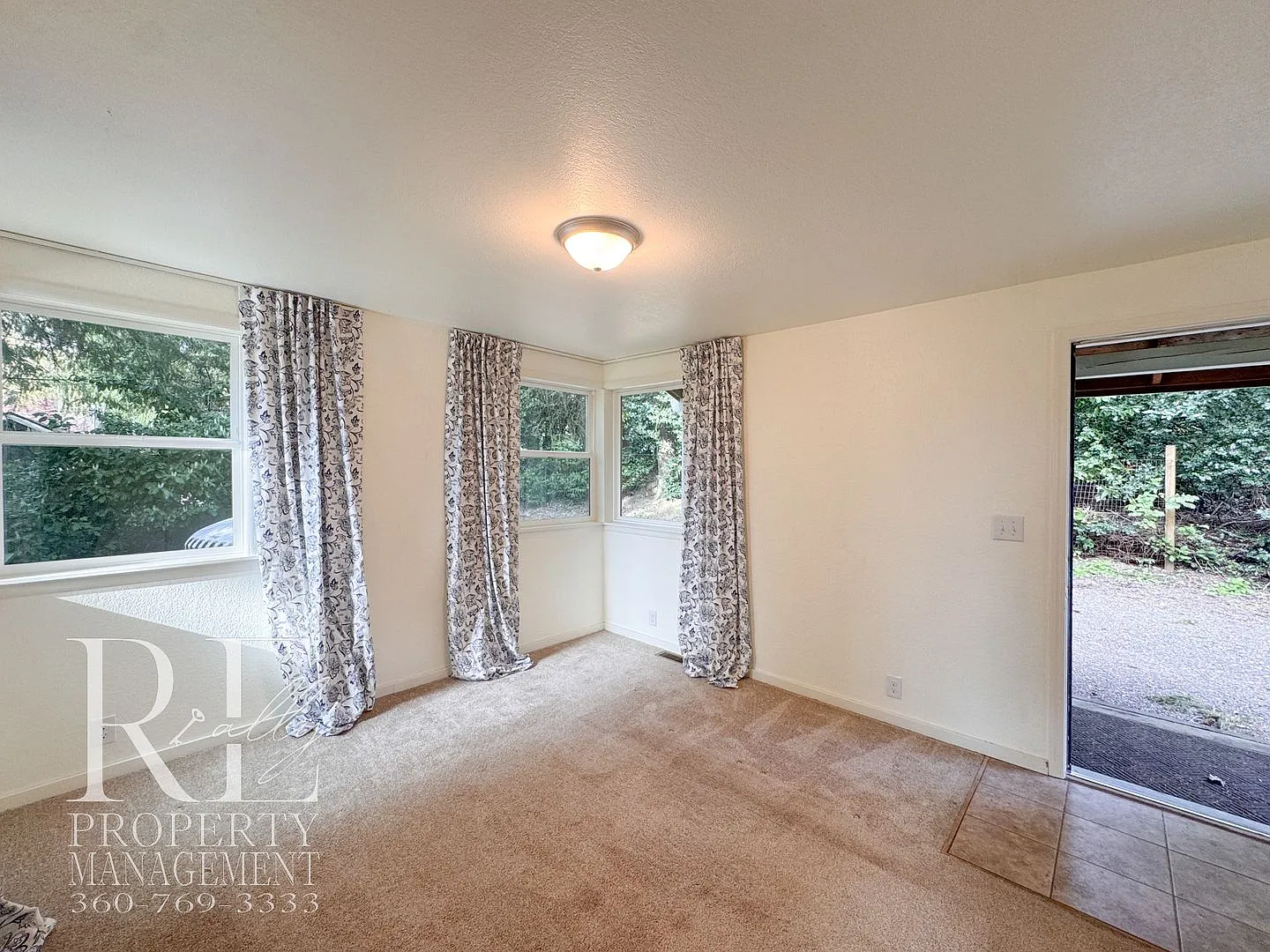 Private Retreat with Expansive Yard & Loft Space — Photo 3