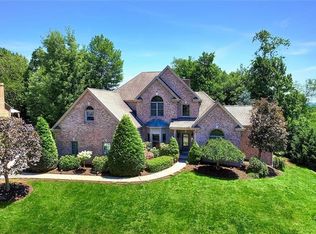 242 Erin Dr, Cranberry Township, PA 16066