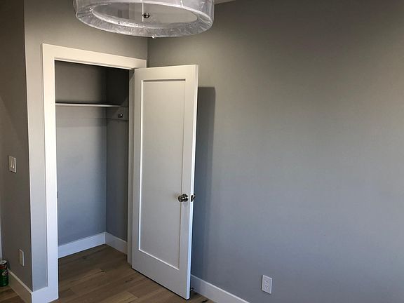 5th image of 903 Baker St