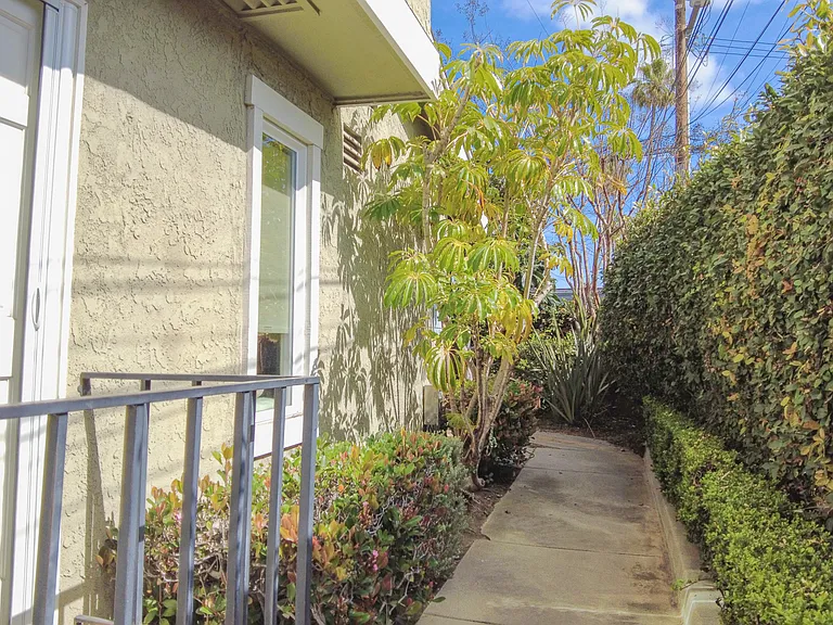 322 Ogle St #C — Photo 2