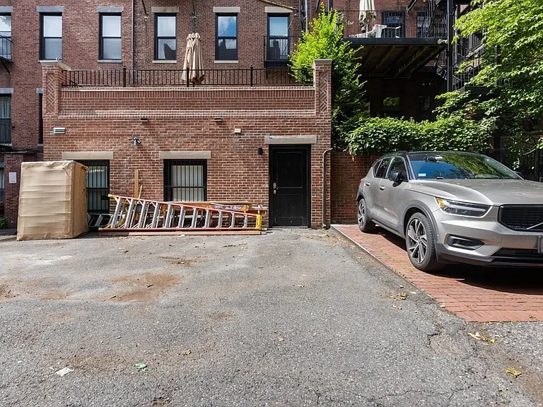 230 Marlborough St #4 — Photo 22