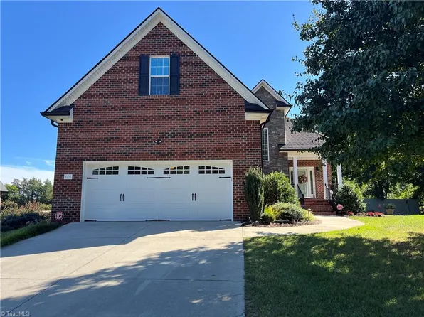 184 Raspberry Ridge Dr, Clemmons, NC 27012