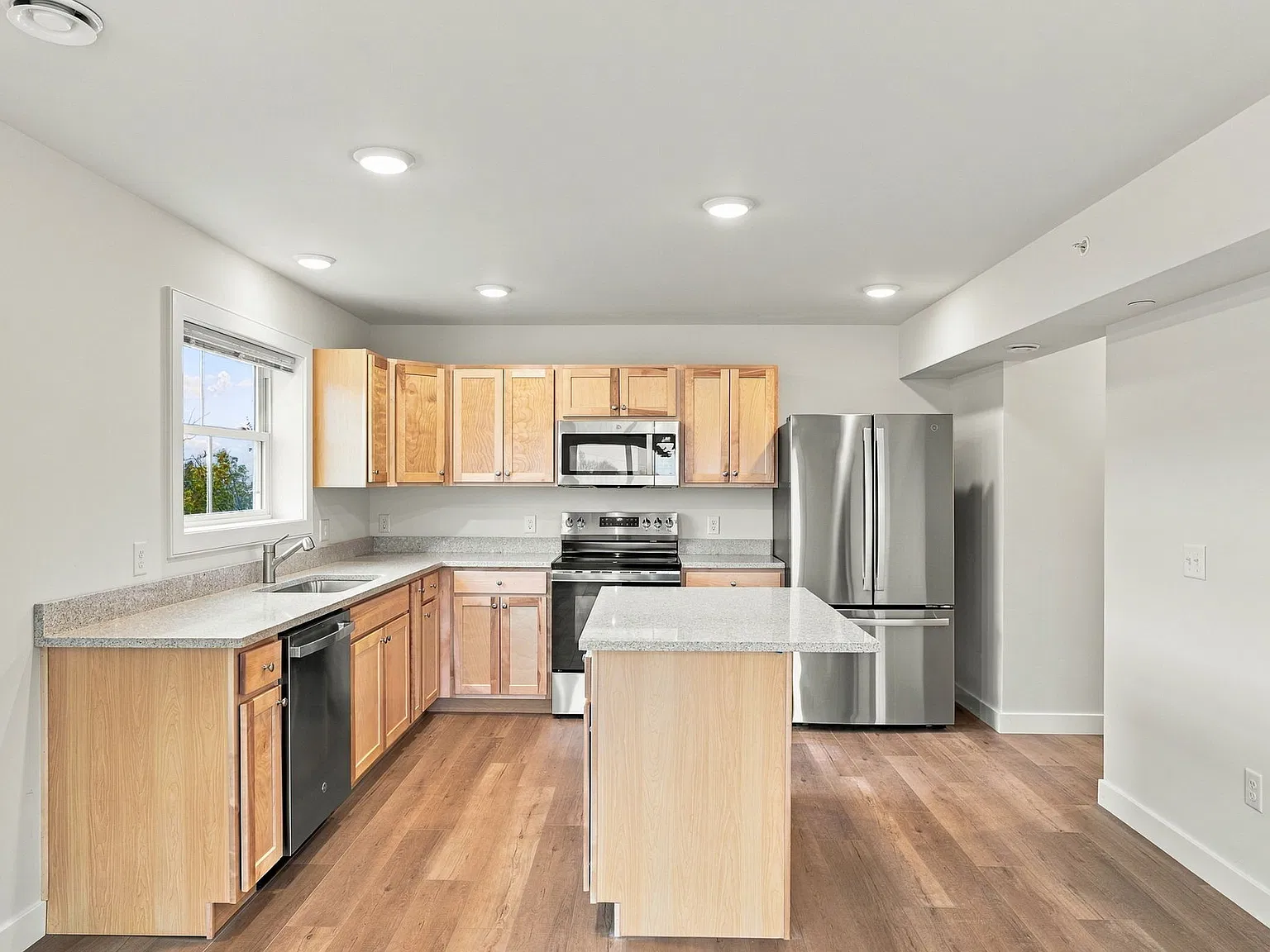 2 bed, 689 sqft, $1,850 — Photo 3