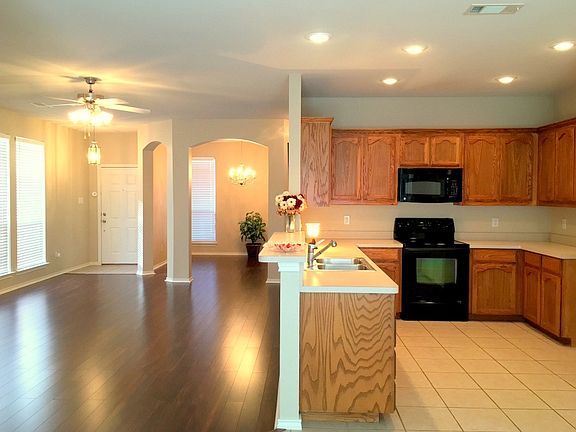 4th image of 2028 Leandra Ln