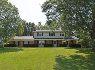 17905 Primrose Ln, Brookfield, WI 53045