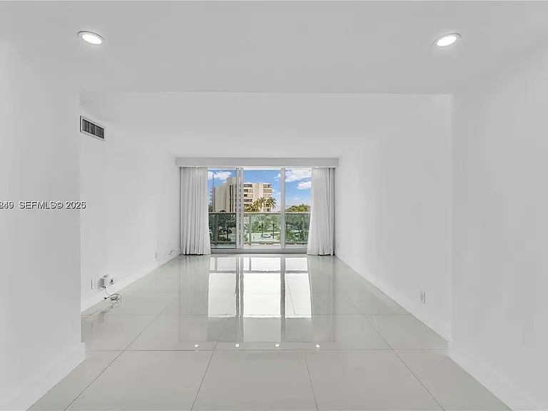 100 Bayview Dr #508 — Photo 4