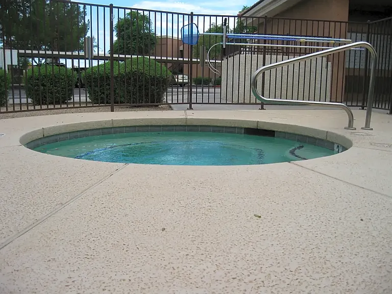 Tanner Manor Apartments — Photo 6