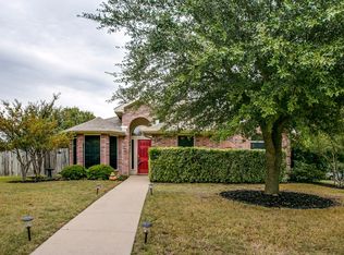911 High Knoll Dr, Midlothian, TX 76065
