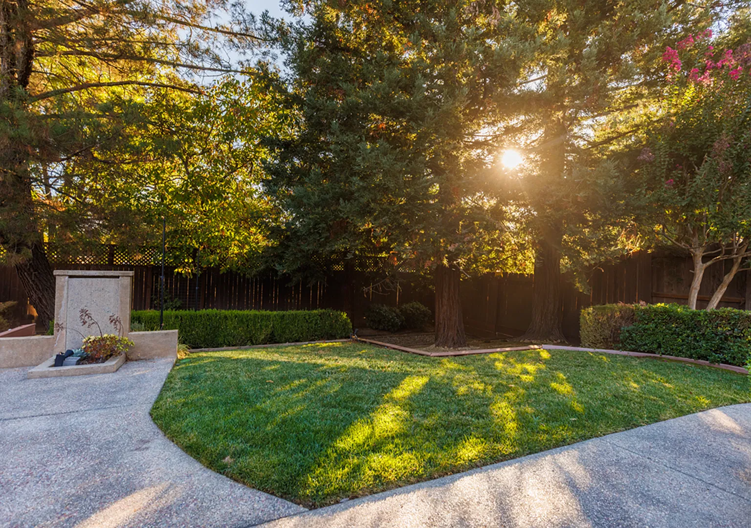 Beautiful 3-Bedroom Home in Napa's Desirable Vineyard Estates Neighborhood — Photo 2