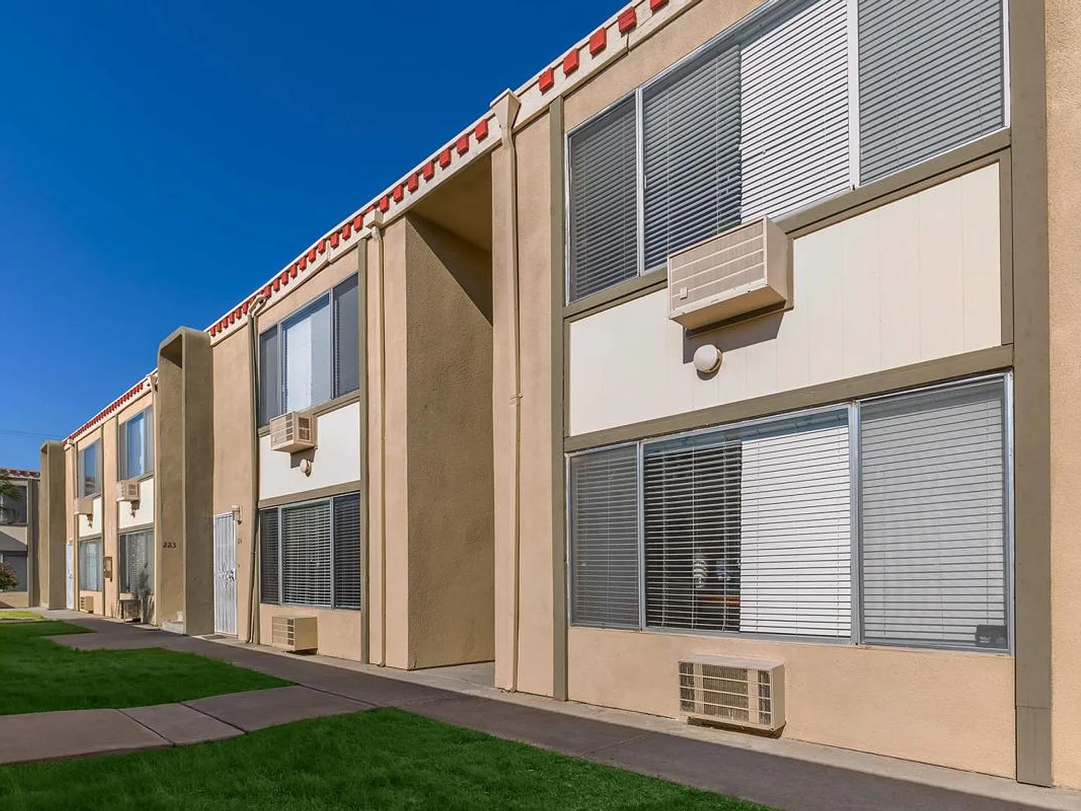 Westwood Apartments — Photo 2