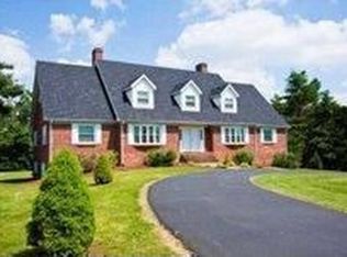 1110 Secretariat Dr E, Danville, KY 40422